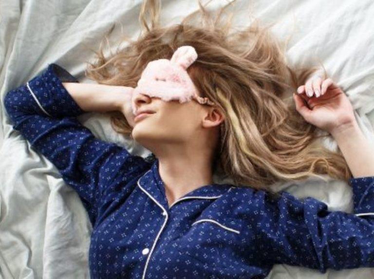 ΑΥΠΝΙΑ: Τι να κάνεις αν δεν μπορείς να κοιμηθείς με τίποτα -4 λύσεις για να μην σκέφτεσαι συνέχεια