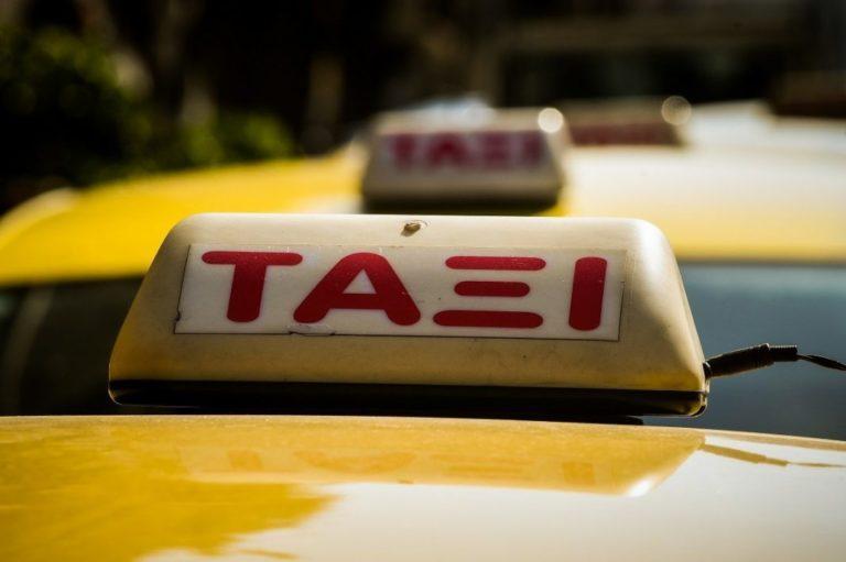 Τέλος στις αυτόματες πληρωμές των ταξί με κάρτα μέσω εφαρμογών – Τι αναφέρει η τροπολογία