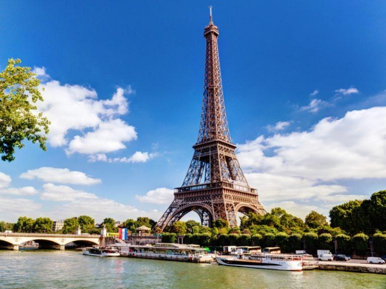 Γαλλία | Εκκενώθηκε ο Πύργος του Άιφελ – Άνδρας σκαρφάλωσε σε ύψος 300μ. (videos)