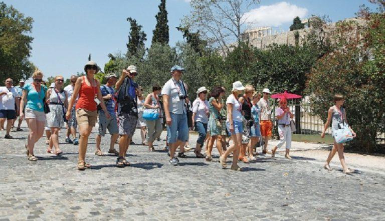 Έρευνα: Η Αθήνα καθιερώνεται ως προορισμός διακοπών- το προφίλ των τουριστών της