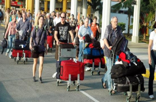 Ελληνικός τουρισμός: 1,9 εκατ. περισσότερες αεροπορικές θέσεις φέτος