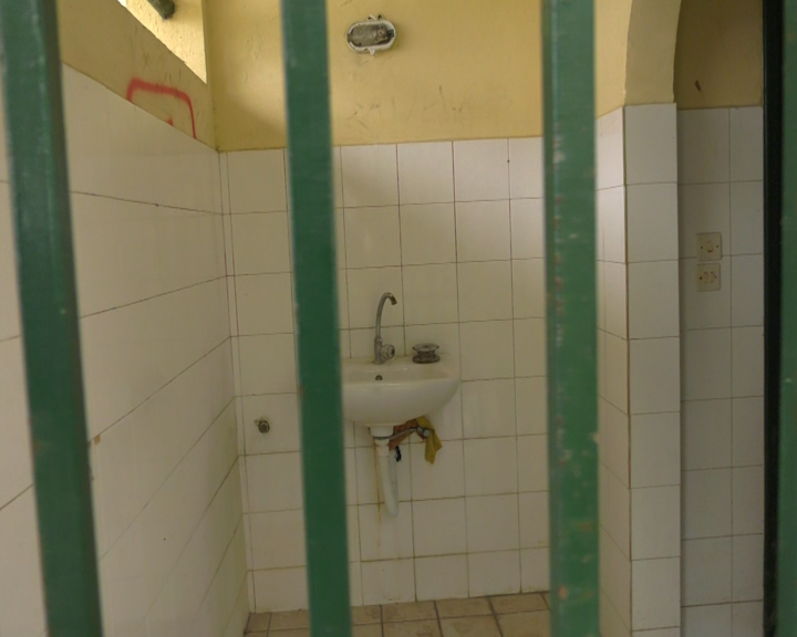 “Λουκέτο” & στις τουαλέτες της Γαρίτσας|ΕΙΚΟΝΕΣ