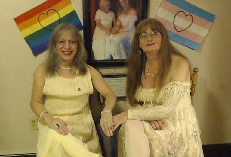 Ο πρώτος γάμος τρανς είναι γεγονός και το ζευγάρι δηλώνει πως έχει 198 κορυφώσεις την ημέρα