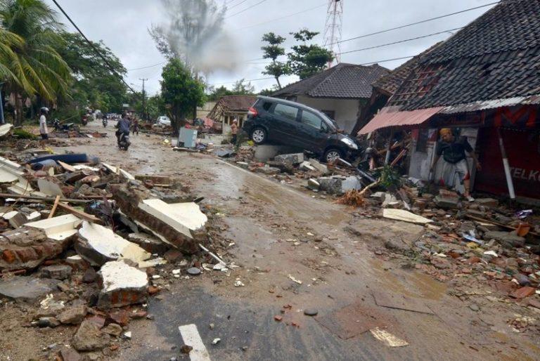 Τσουνάμι στην Ινδονησία: Στους 429 οι νεκροί – 128 οι αγνοούμενοι