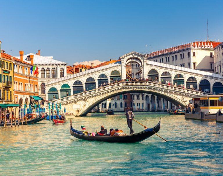 Βενετία: Πρόστιμα στις ιερόδουλες και στους μεθυσμένους ή «ασεβείς» τουρίστες