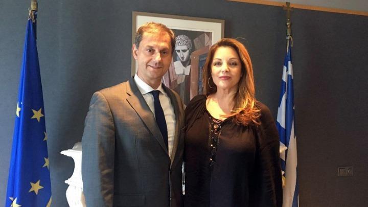 Συνάντηση Χάρη Θεοχάρη με τη νέα πρόεδρο του ΕΟΤ Άντζελα Γκερέκου