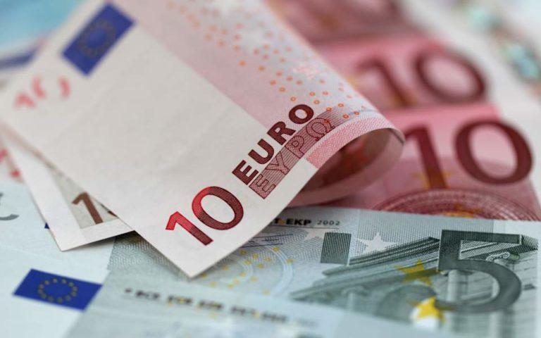 Ξεκινούν οι αιτήσεις για το επίδομα των 800 ευρώ