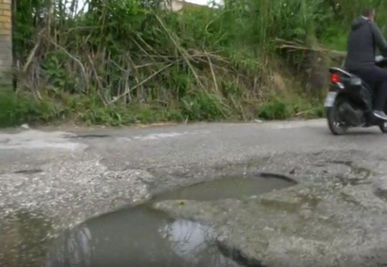 Λακκούβες | «Βομβαρδισμένο τοπίο» ο δρόμος από Τρίκλινο προς Ποταμό (video)