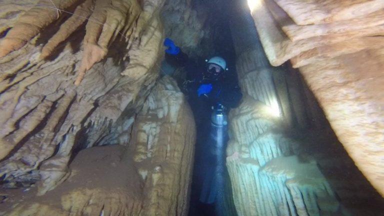 Κεφαλονιά – Απίστευτες εικόνες | Ανακάλυψαν νέο υποθαλάσσιο θόλο με σταλακτίτες στο σπήλαιο Χειριδόνι της Σάμης