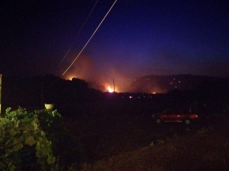 Ζάκυνθος | Δύσκολη η νύχτα στο νησί – Μαίνεται η μεγάλη φωτιά (video)