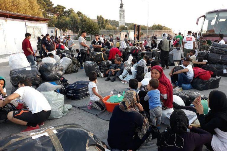 Αναχωρούν σήμερα από τη Λέσβο 1.500 πρόσφυγες και μετανάστες – 300 έφτασαν στο νησί το σαββατοκύριακο