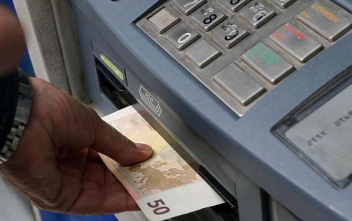 Τράπεζες: Πόσο θα κοστίζουν οι χρεώσεις σε ΑΤΜ, γκισέ και e-banking