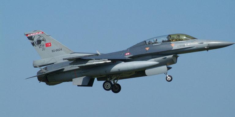Συνεχίζονται οι τουρκικές παραβιάσεις: F-16 πέταξαν πάνω από Αγαθονήσι, Ανθρωποφάγους και Μακρόνησο
