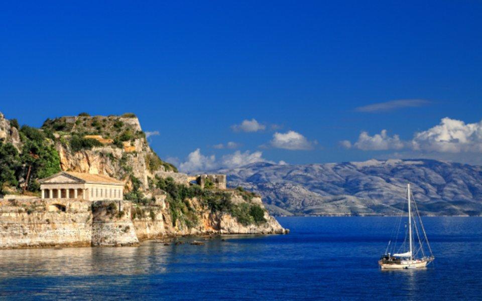 Telegraph: Αυτά είναι τα 20 νησιά της Μεσογείου που πρέπει οπωσδήποτε να επισκεφθεί κανείς – Και η Κέρκυρα σε αυτά