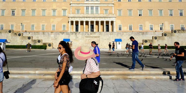 Φορολογικές στρεβλώσεις και επιβαρύνσεις «χτυπάνε» νοικοκυριά και επιχειρήσεις -Η Ελλάδα στον «πάτο» της Ευρώπη