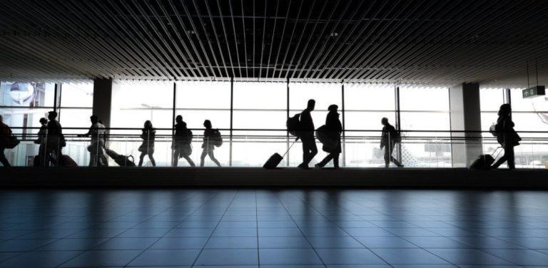 Κορονοϊός: Εγκλωβισμένοι για τέταρτη ημέρα Έλληνες στο αεροδρόμιο του Λονδίνου