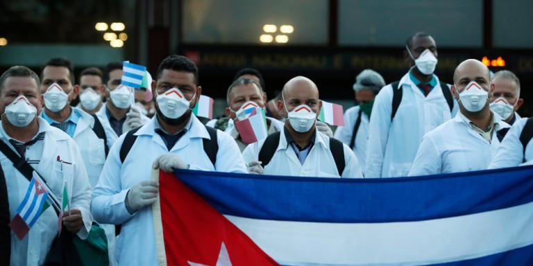 Κορωνοϊός: 35 γιατροί και 15 νοσοκόμες από την Κούβα πήγαν στην Ιταλία να βοηθήσουν -«Μόνο ο έμπολα ήταν χειρότερος»