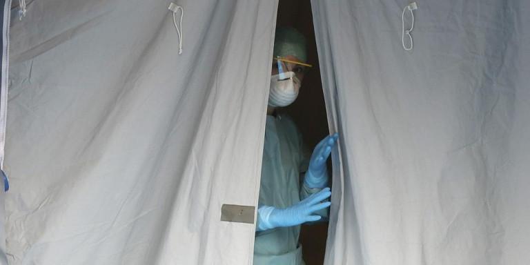 Πρόβλεψη – βόμβα καθηγητή για κορονοϊό: «Πιθανότητα για 5.000 κρούσματα σε 15 ημέρες»