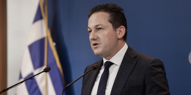 Κορωνοϊός: «Ενημερώνεται και αποφασίζει ο πρωθυπουργός» λέει ο Στέλιος Πέτσας για το lockdown