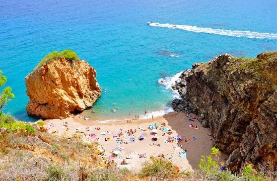 Ισπανικός τουρισμός: «Προσεκτική» επιστροφή των τουριστών από τον Αύγουστο – “Αποστάσεις στις παραλίες”