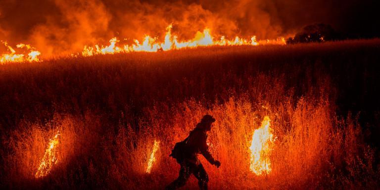 Συναγερμός στην Καλιφόρνια: Μεγάλη πυρκαγιά σε εξέλιξη –Απειλούνται σπίτια [εικόνες & βίντεο]