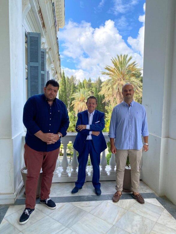 Κέρκυρα Επίσκεψη του Προέδρου του Ενιαίου Τουριστικού Φορέα με Αλεξάκη στο Αχχίλειο