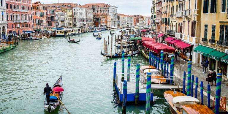 Κορωνοϊός -Ιταλία: Ανοίγουν σταδιακά τα σύνορα -Οι γόνδολες βγήκαν στη Βενετία