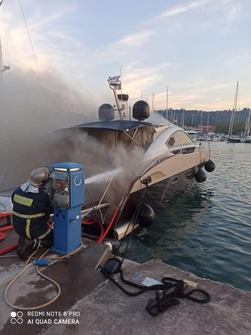 Κέρκυρα | Η επίσημη ανακοίνωση για την πυρκαγιά σε σκάφος στην Μαρίνα Γουβιών