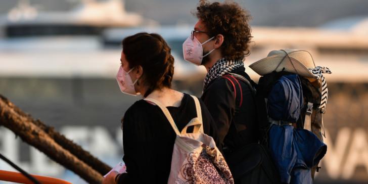 Κορωνοϊός -Εξαδάκτυλος: Οποιος επιστρέφει από διακοπές, να φορά μάσκα για 7 ημέρες