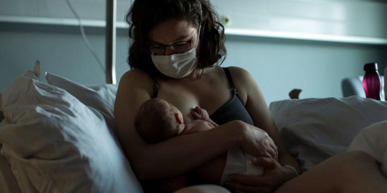 Κορωνοϊός: Το μητρικό γάλα «ασπίδα» κατά του κορωνοϊού, ελπίζουν επιστήμονες