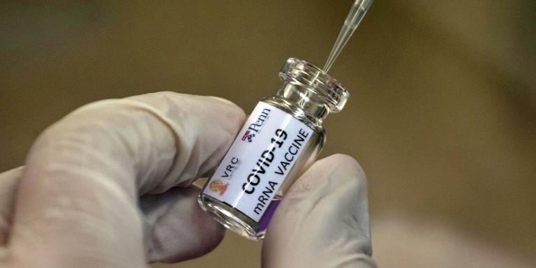 Πότε θα είναι έτοιμο το νέο εμβόλιο για τον κορωνοϊό: Ποιοι θα το κάνουν πρώτοι στην Ελλάδα και πόσο κοστίζει