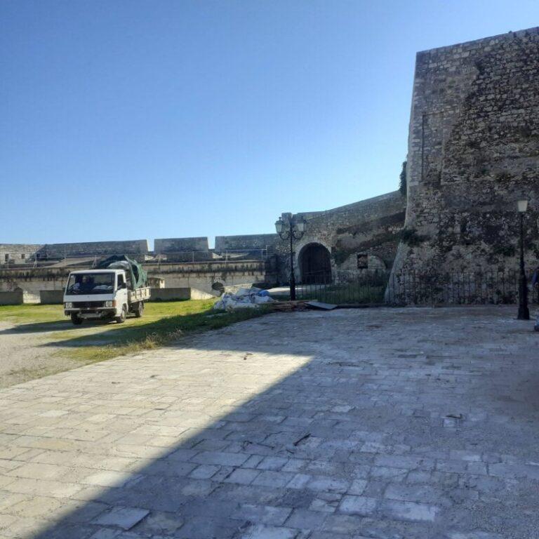 Κέρκυρα: Παρέμβαση στον χώρο του Παλαιού Φρουρίου από το τμήμα εθελοντισμού του Δήμου Κεντρικής Κέρκυρας