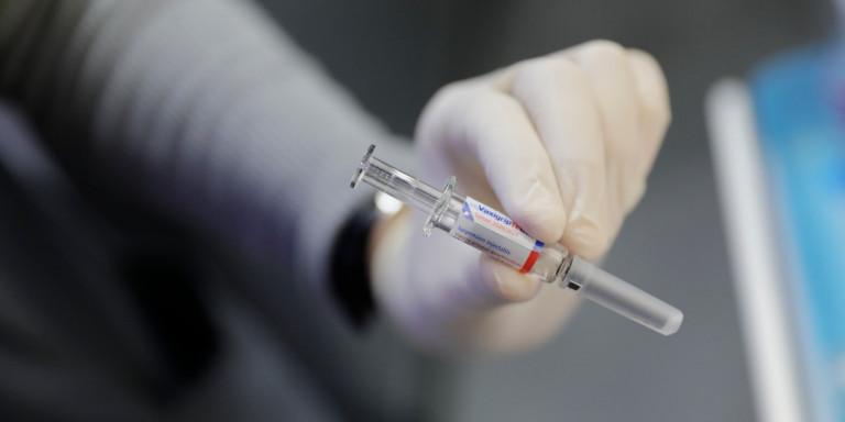 Εμβόλιο Οξφόρδης: Πριν από τα Χριστούγεννα τα αποτελέσματα από τις δοκιμές τελικού σταδίου