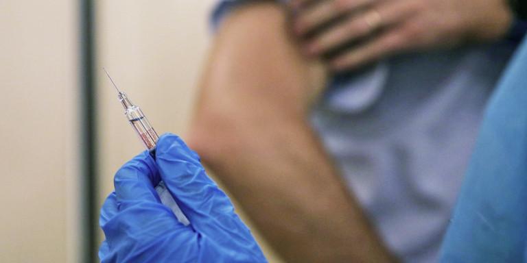 Πέτσας: Μέχρι τέλος Ιουνίου θα έχουν εμβολιαστεί όλοι οι Έλληνες για τον κορωνοϊό