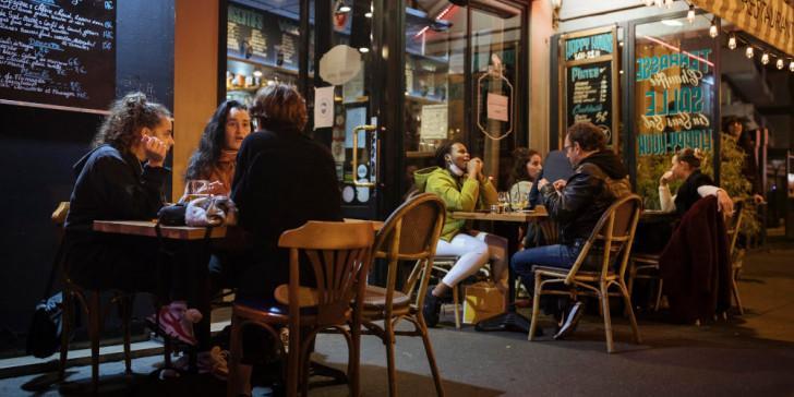 Γαλλία: Οι αρχές έκλεισαν 24 εστιατόρια που λειτουργούσαν παράνομα στο Παρίσι