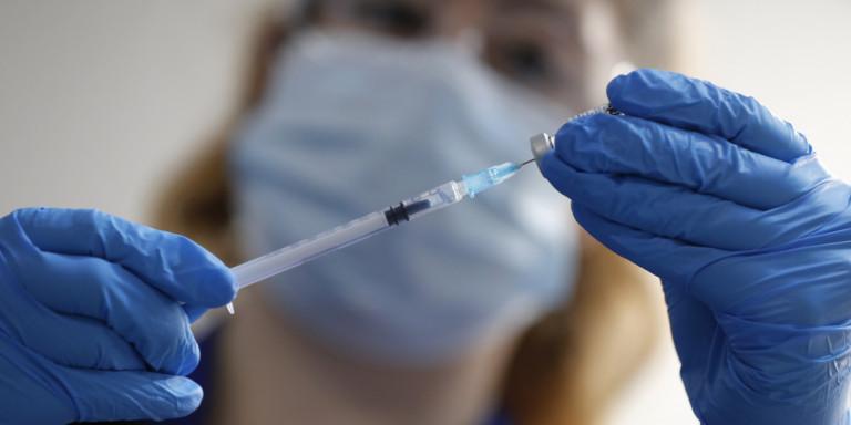 H Eυρώπη κινδυνεύει να ξεμείνει από εμβόλια στη μάχη κατά του κορωνοϊού – Τα λάθη και οι επικρίσεις