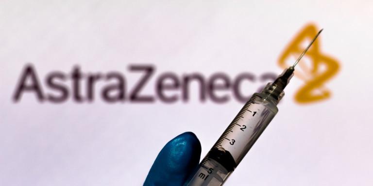 Ο «πόλεμος» των εμβολίων φέρνει σε αδιέξοδο την Ευρώπη -Η AstraZeneca μειώνει στο 75% τις παραδόσεις