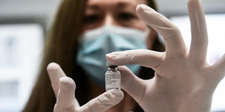 Εμβολιασμοί: Σπεύδουν να κλείσουν ραντεβού για το εμβόλιο -Βήμα βήμα η διαδικασία