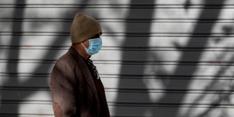 CDC: «Πετάνε τις μάσκες οι πλήρως εμβολιασμένοι» – Οι νέες οδηγίες