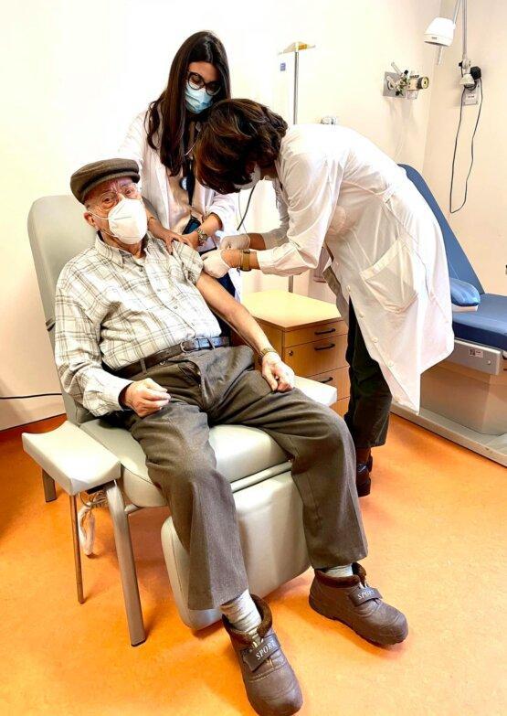 Ξεκίνησε ο εμβολιασμός των πολιτών άνω των 85 ετών στο Νοσοκομείο της Κέρκυρας