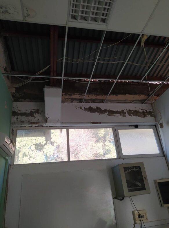 Κέρκυρα: Πλημμύρισε η αίθουσα πολλαπλών χρήσεων του 6ου Δημοτικού – Συνεχίζονται τα προβλήματα (photos)