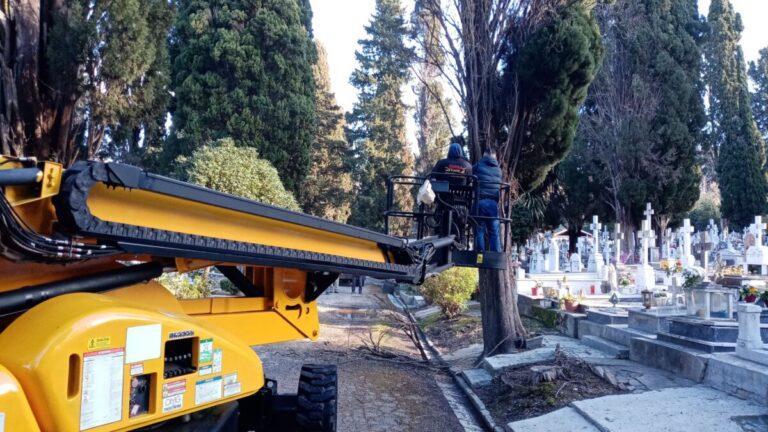Δήμος Κ. Κέρκυρας: Εργασίες καθαρισμού και ευπρεπισμού στο 1ο Δημοτικό Κοιμητήριο Γαρίτσας