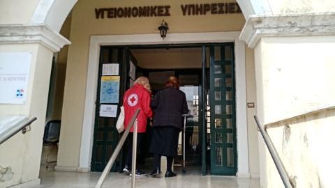 Συνεργασία Δήμου Κεντρικής Κέρκυρας και Ερυθρού Σταυρού για την μετακίνηση ηλικιωμένων στα εμβολιαστικά κέντρα