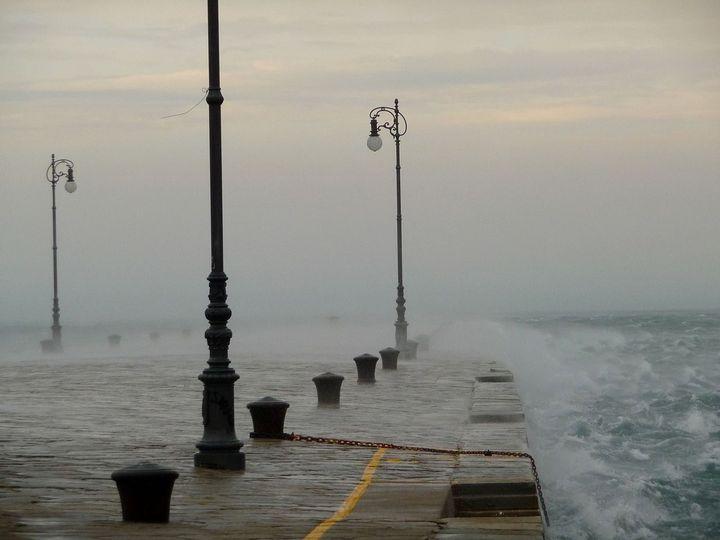 Καιρός: Η Ψυχρή Λίμνη «χτύπησε» τη Θεσσαλία – Στα Επτάνησα πιθανές κάποιες μπόρες και καταιγίδες