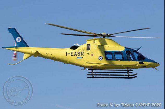 Στο αεροδρόμιο της Κεφαλονιάς τα δυο ελικόπτερα του ΕΚΑΒ δωρεά Ιδρύματος Νιάρχου