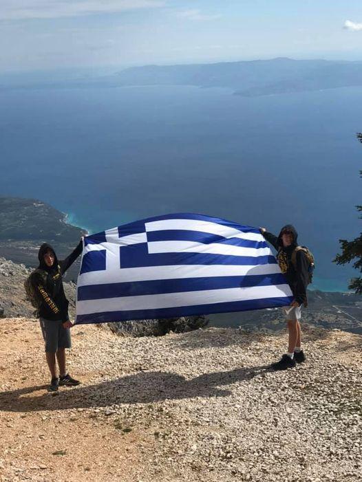 Κεφαλονιά – Ανέβασαν την ελληνική σημαία στην κορυφή του Αίνου