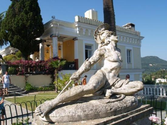 ΕΤΑΔ: Επαναλειτουργία του Αχίλλειου Μουσείου στην Κέρκυρα