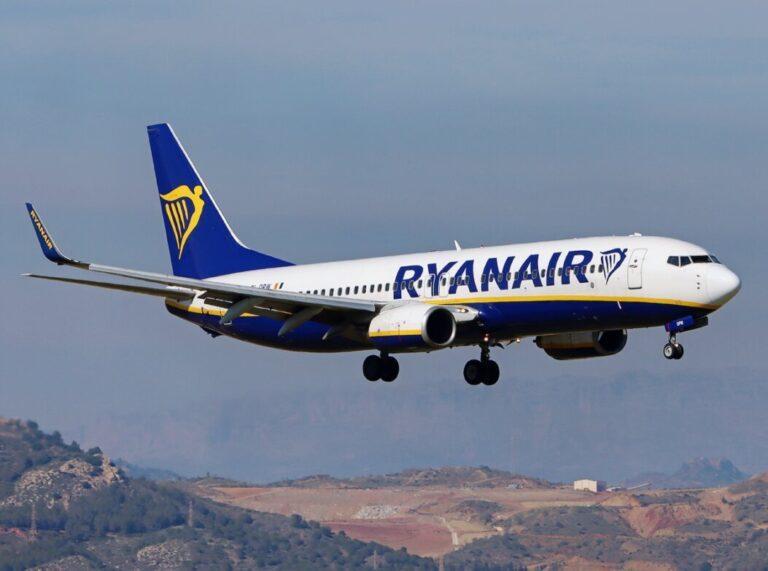 Απίστευτη ταλαιπωρία για την πτήση της Ryanair-Μετά από 5 ώρες επέστρεψε πίσω στο Λονδίνο λόγω των θυελλωδών ανέμων