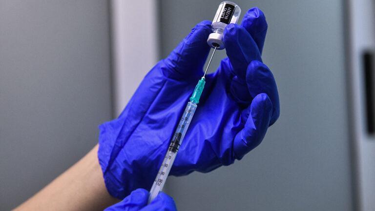 Υποχρεωτικός εμβολιασμός: Αυτές είναι οι τελικές ρυθμίσεις – Τι προβλέπουν για τους ανεμβολίαστους και την αναπλήρωσή τους