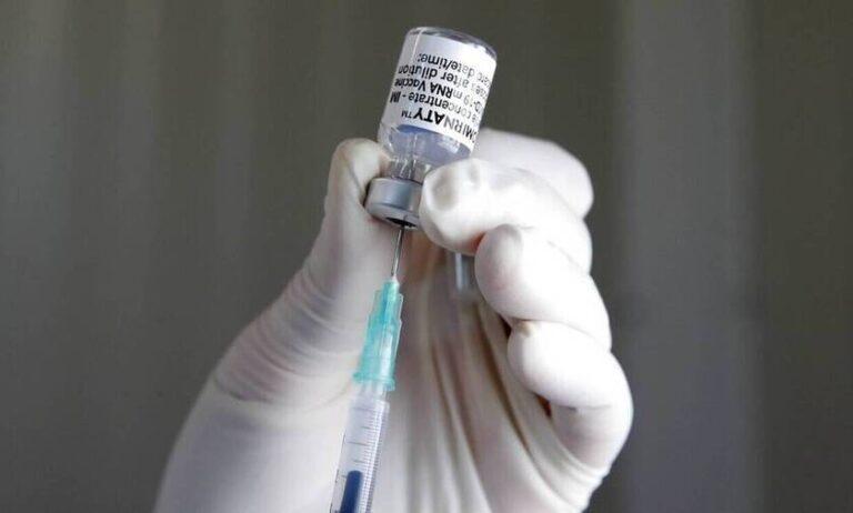 Εμβολιασμός: Ανοίγει αύριο η πλατφόρμα των νέων 15-17 ετών
